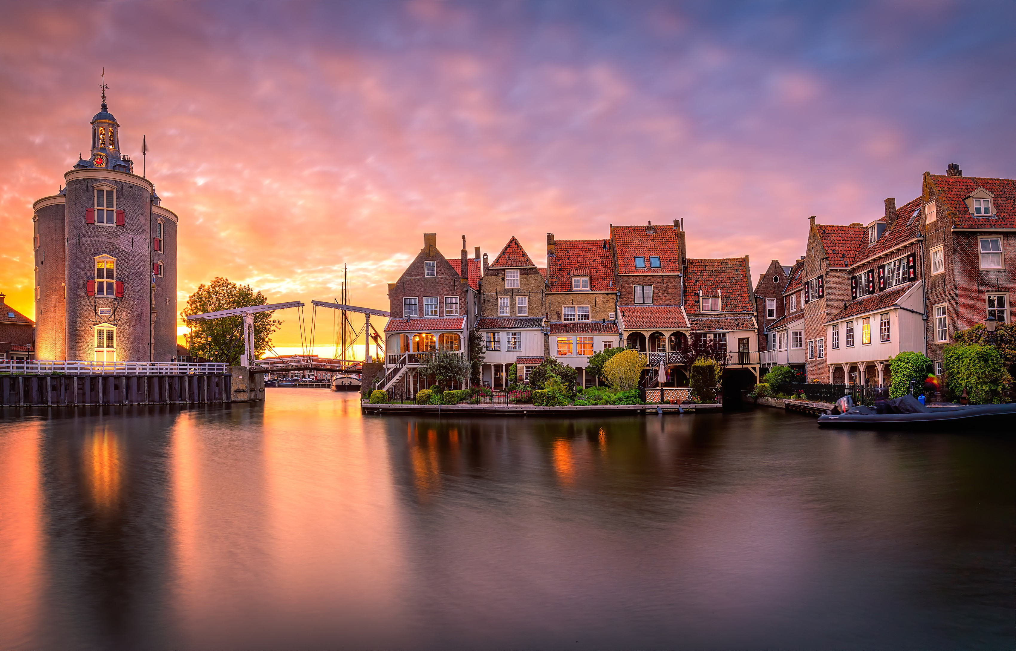 glowing-sunset-in-enkhuizen-costas-ganasos-photography.jpg